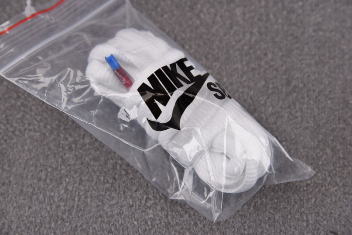 Nike SB Dunk Low Parra CN4504-100