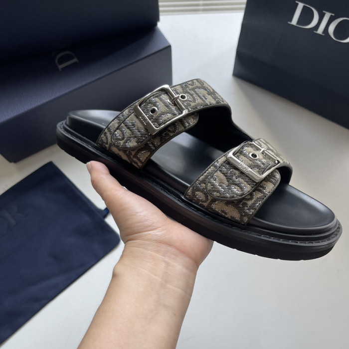 d10r sandal