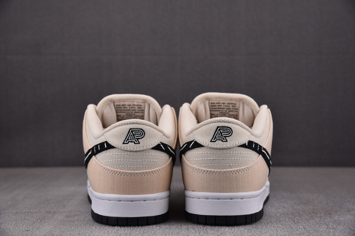 Albino & Preto x NIKE Dunk SB Low Pro QS “Pearl White” FD2627-300