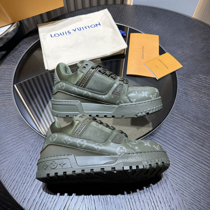 L0VT SNEAKER