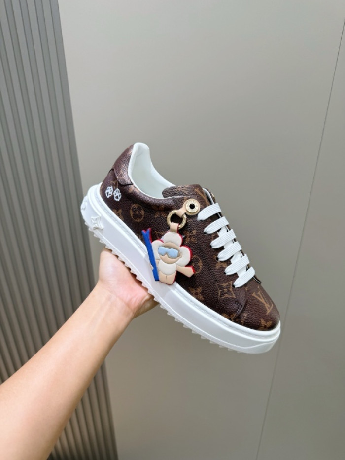 L0VT SNEAKER